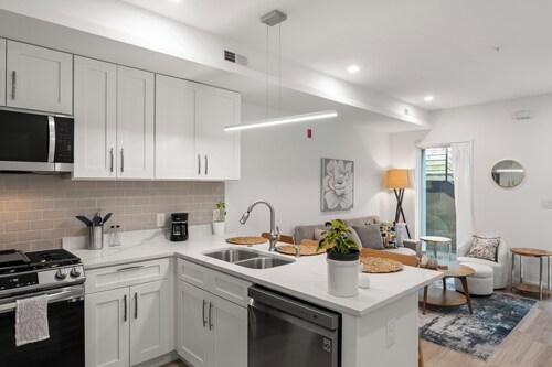 Fully Furnished 1BR 1 Bath w/ AC, Great Location & Modern Comforts Apt 3