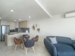 Apartment | Dining - Coastal Chic in Batemans Bay - Your Perfect Escape (Batemans Bay)