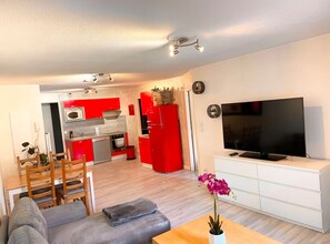 Living area - Spacious T2 apartment in the center of Chorges (Chorges)