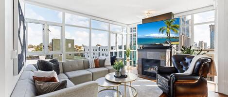 Televisión, chimenea, oficina