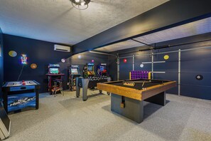 Games room - Newly Renovated! Hot Tub, Game room, Screened Deck in Massanutten Resort (McGaheysville)