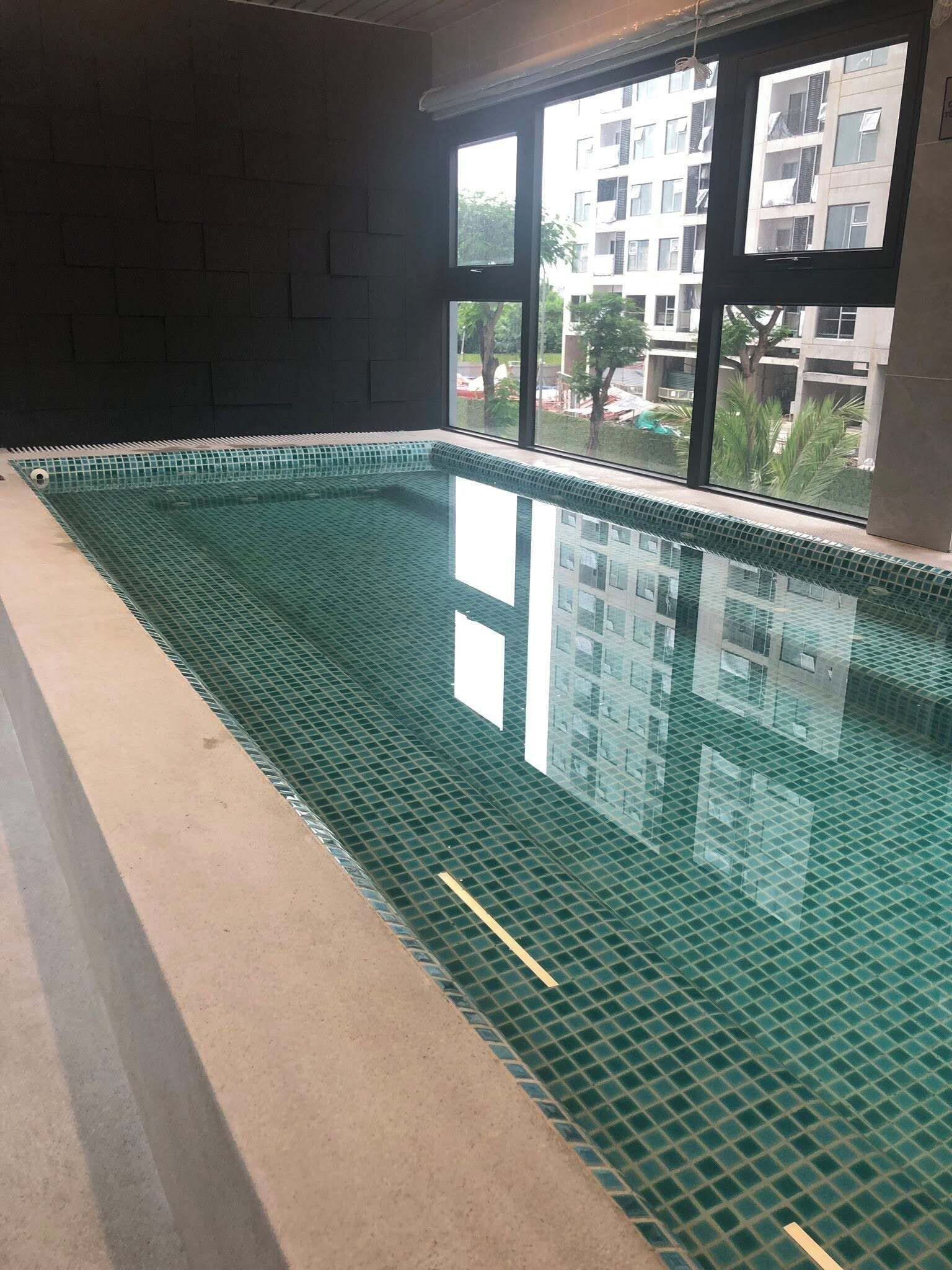 2 indoor pools, 5 outdoor pools