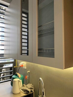 Familieleilighet, balkong, hageutsikt | Skrivebord, skrivebord for bærbar PC, blendingsgardiner og lydisolert