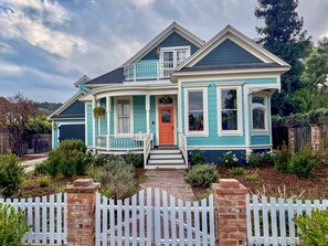 Exterior - QUEENIE - Historic Queen Anne Victorian Estate 4-BD house in Los Alamos (Los Alamos)