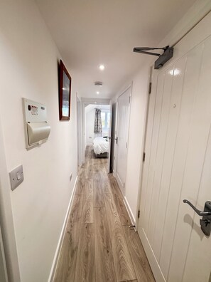 2 dormitoris, planxa i posts de planxar, wifi gratuïta i roba de llit