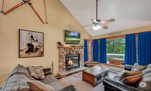 Fernseher, Kamin