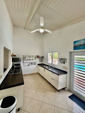Fridge, microwave, oven, stovetop - ~Nos Yemaya~ 2BR+Pool ~ Walking distance to playa Lagun! (Lagun)