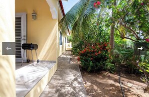 Terrace/patio - ~Nos Yemaya~ 2BR+Pool ~ Walking distance to playa Lagun! (Lagun)