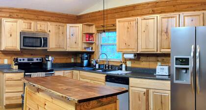 Cozy 3 bedroom cabin in Fort Valley, VA