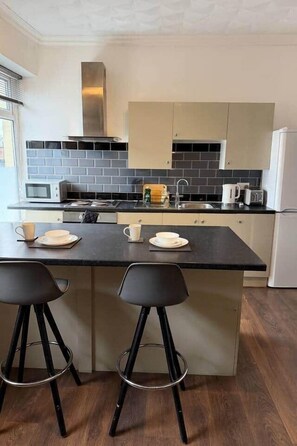 Private kitchen - The Cathays Nook - Spacious 2 Bed Apartment Central Cardiff (Cardiff)
