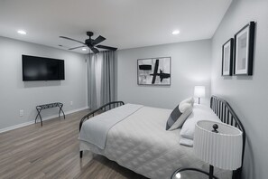 Fer et planche à repasser, lit parapluie, Wi-Fi gratuit, draps fournis