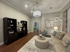 Smart TV y chimenea 