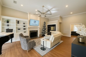 Smart TV, fireplace