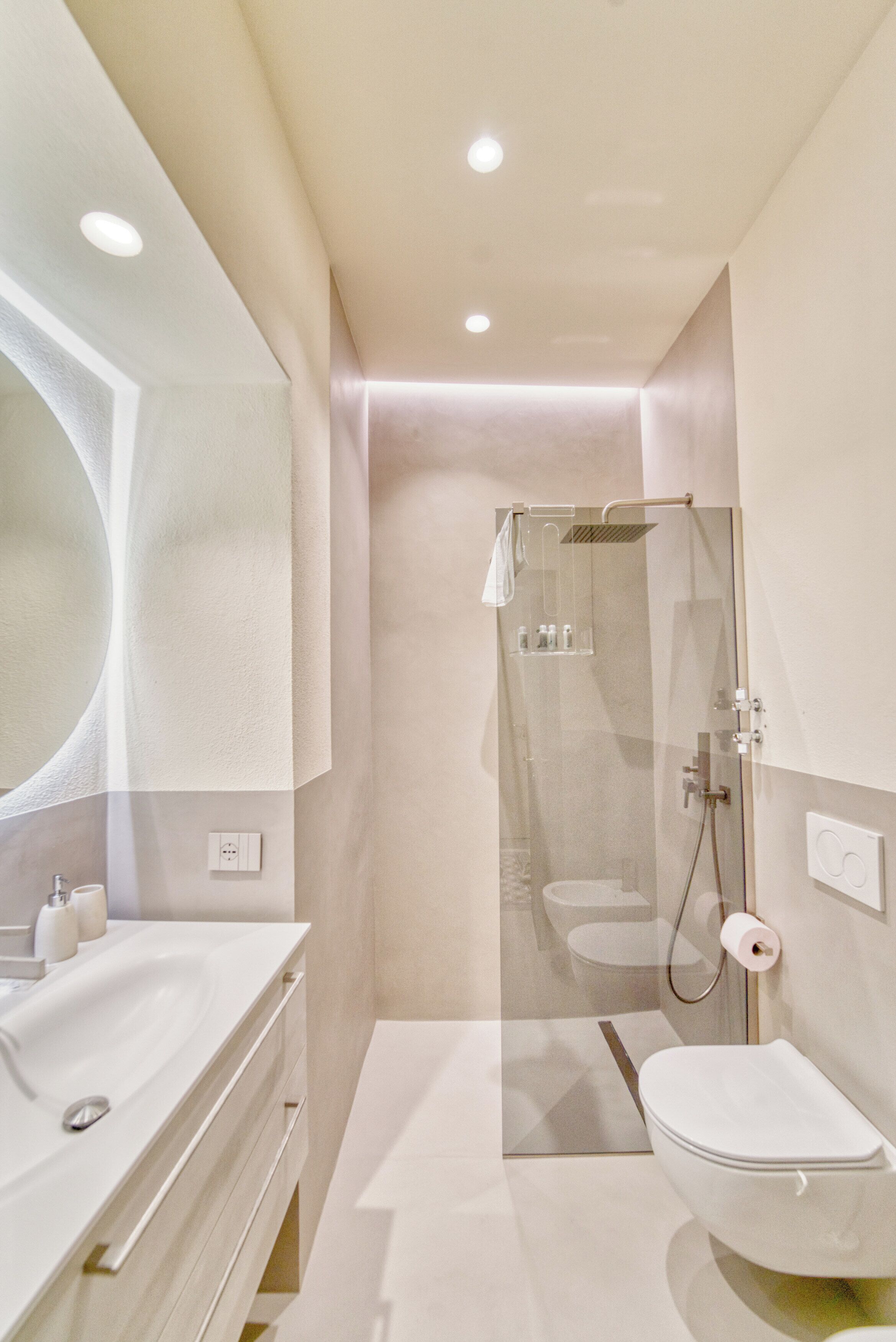 Dusche, Haartrockner, Bidet, Handtücher