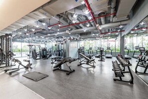 Fitness facility - Stunning Dubai Apartment w/ Pool & Canal Views (Dubai)