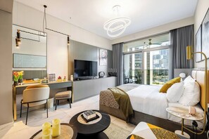 1 bedroom, desk, iron/ironing board, WiFi - Stunning Dubai Apartment w/ Pool & Canal Views (Dubai)