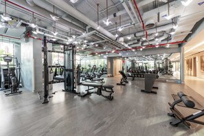 Fitness facility - Stunning Dubai Apartment w/ Pool & Canal Views (Dubai)