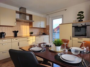 電子レンジ、オーブン、コンロ、食器洗い機