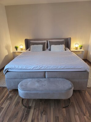 2 室のベッドルーム、アイロン / アイロン台、WiFi、ベッドシーツ