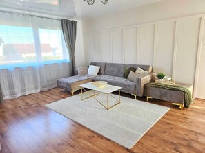 TV - Modern apartment for 4 in Ramstein (Ramstein-Miesenbach)