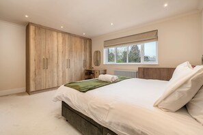 Bügeleisen/Bügelbrett, kostenloses WLAN, Bettwäsche