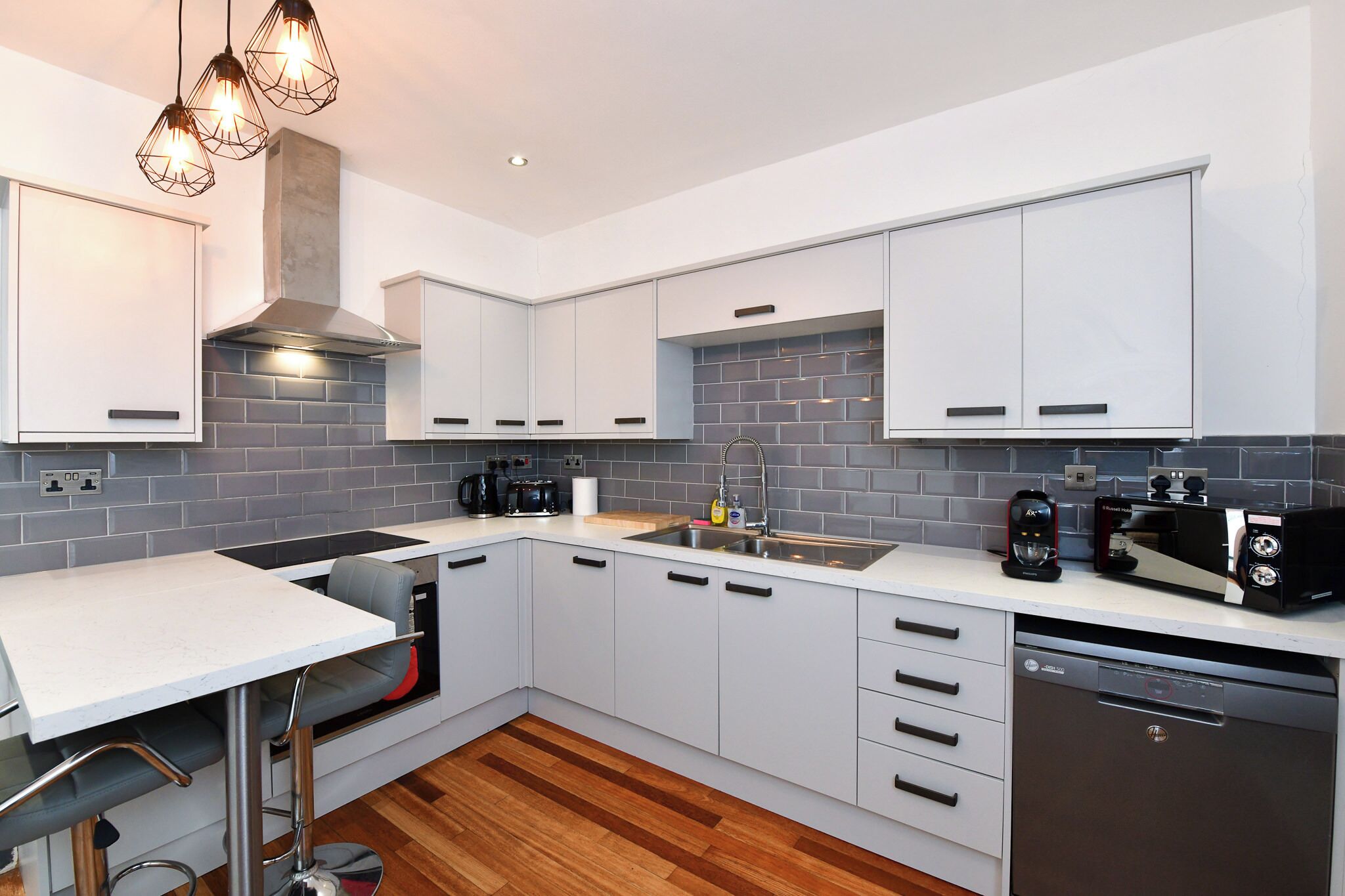 Refrigerador, microondas, horno y lavavajillas 