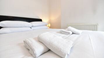 Iron/ironing board, free WiFi, bed sheets