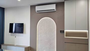 家庭公寓, 陽台, 花園景觀 | 書桌、筆電工作空間、遮光布/窗簾、熨斗/熨衣板