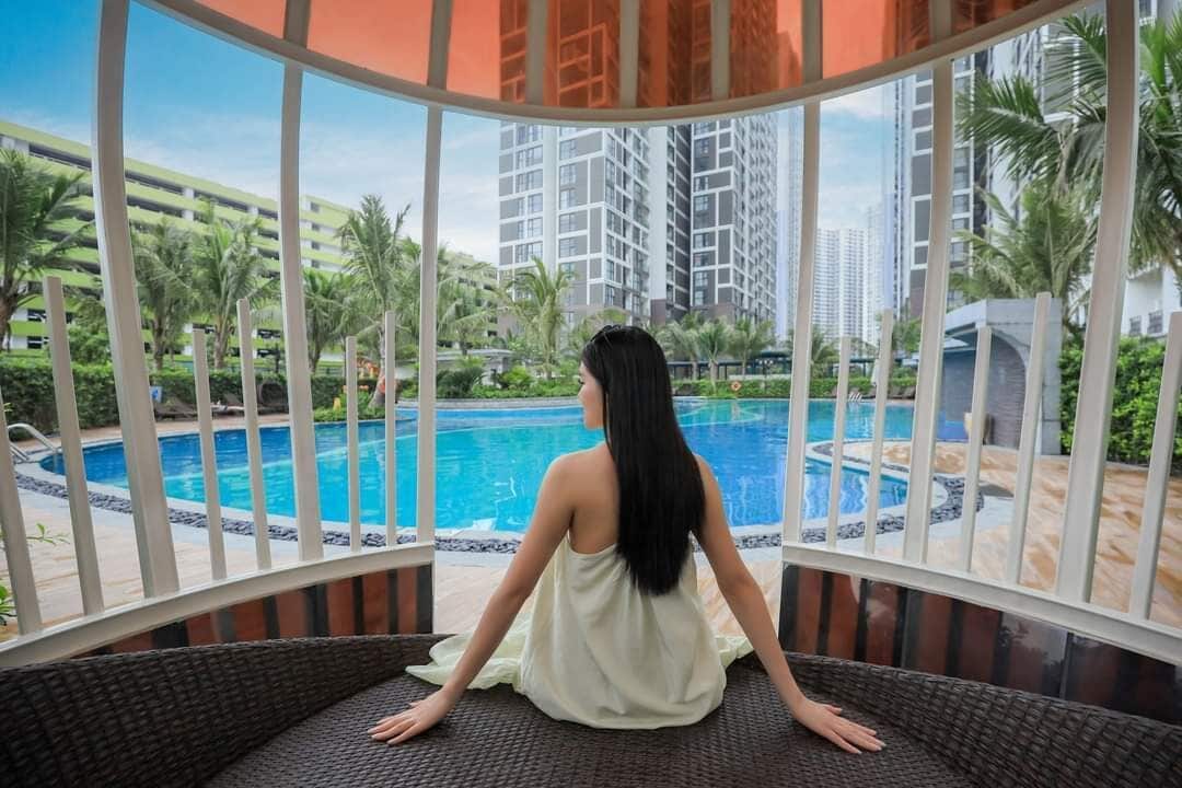 2 indoor pools, 5 outdoor pools