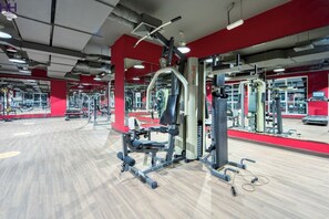 Fitness facility - 1-bedroom apartment with AC in fabulous Dubai location (Dubai)