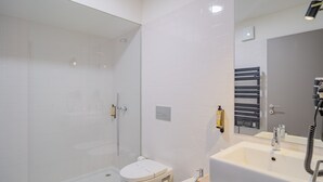 Apartment | Bathroom - Feel Corporate Housing Campanha 06 (Porto)