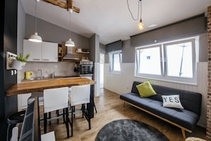 Apartment | Living room - Apartment With Terrace With Church View (Razanac)