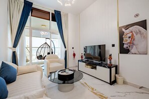 TV, offices - A Heaven of Delights l Private Pool l Rooftop View (Dubai)