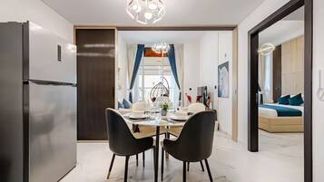 Desk, iron/ironing board, WiFi, bed sheets