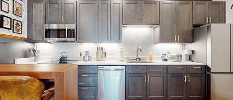 Kühlschrank, Mikrowelle, Herdplatte, Geschirrspüler