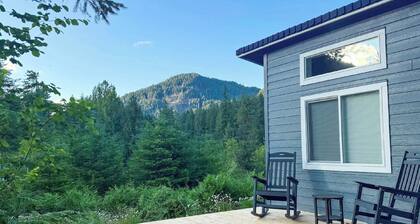 2 BR Dog-Friendly Cabin Near River w/ Fire Pit