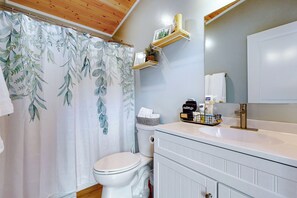 Hair dryer, towels - Fire Pit & Mtn Views! Cabin, Steps to Wind River (Carson)