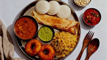 Desayuno de cocina local todos los días (con cargo)