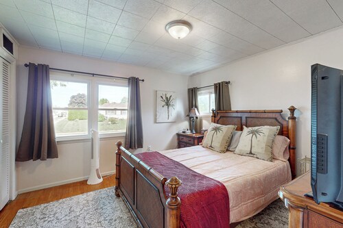 Work & Play! Home 1 Mi to Dtwn & Central Market