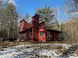 Exterior - Joia Verde Chalet—Sleeps 8, Berkshire east ski haven on 127 secluded acres (Charlemont)