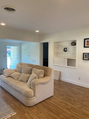 Smart TV - 2 miles from Hollywood beach and Downtown Hollywood (Hollywood)