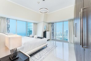 Luxury Apartment, Sea View - PVH - Cayan Tower - Expansive 2BR (Dubai)