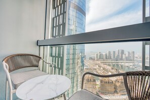 Luxury Apartment, Sea View | Balcony - PVH - Cayan Tower - Expansive 2BR (Dubai)