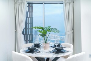 Luxury Apartment, Sea View | In-room dining - PVH - Cayan Tower - Expansive 2BR (Dubai)