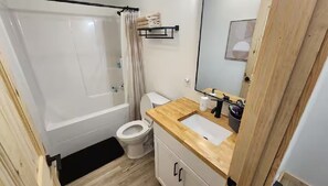 Hårtork, handdukar och toalettpapper