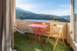 Outdoor dining - “Metamorphosis at the Summit” Apartment with Mountain View and Balcony (Villard-de-Lans)