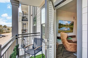 Property grounds - Art Deco Green House- Apartment in beautiful Jacksonville (Jacksonville)