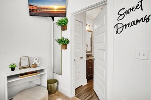 Interior - Art Deco Green House- Apartment in beautiful Jacksonville (Jacksonville)