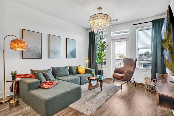 TV - Art Deco Green House- Apartment in beautiful Jacksonville (Jacksonville)