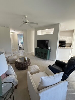 Smart TV - Tarpon Cove Escape—Spacious 3BR, Garage, Pools & Minutes to Gulf Beaches (Naples)